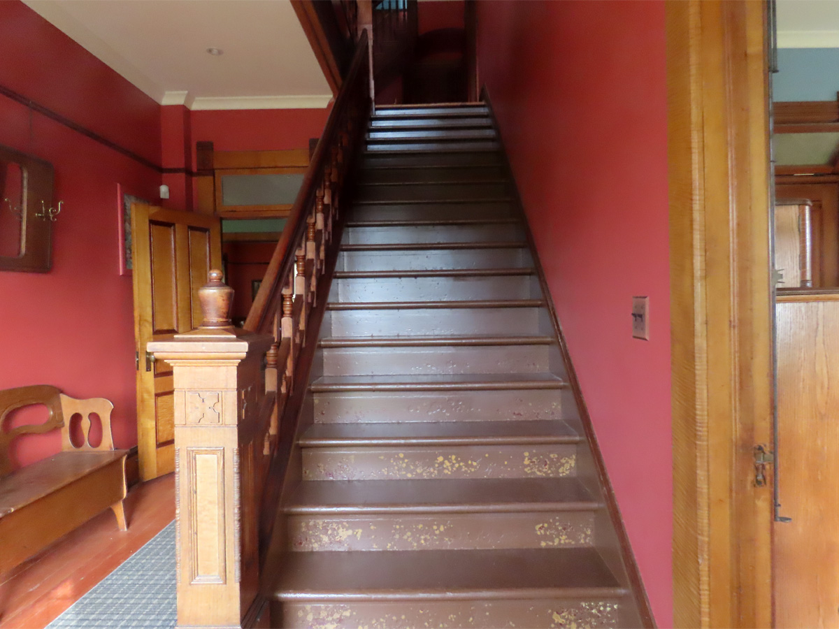 worthington-mansion-front-stairs