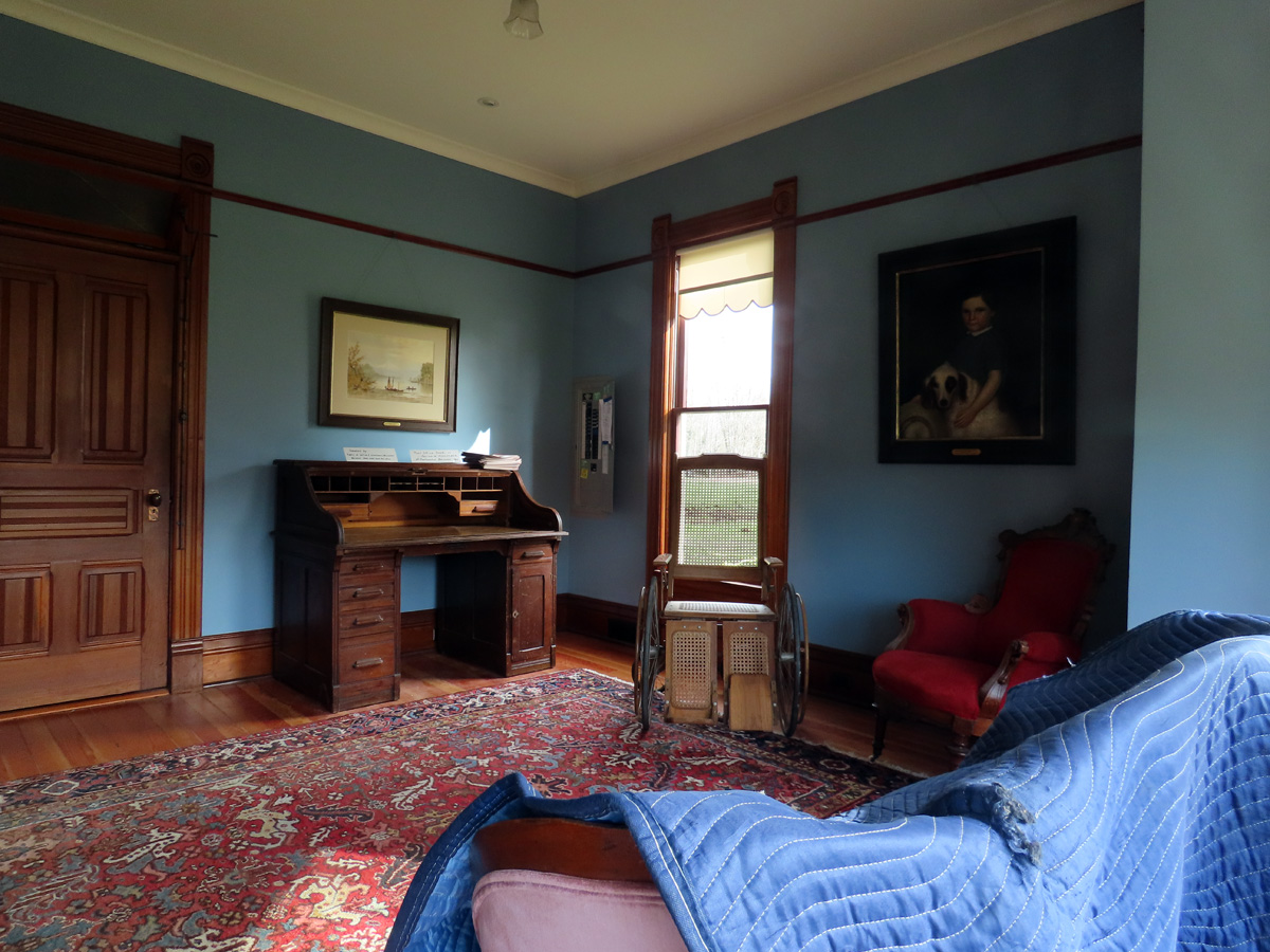 wrothington-mansion-parlor